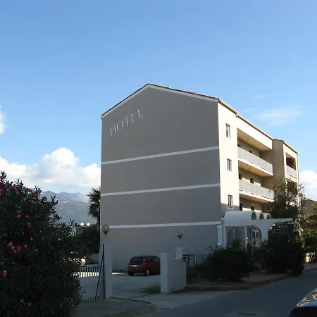 Hotel Beach Hotell 2*