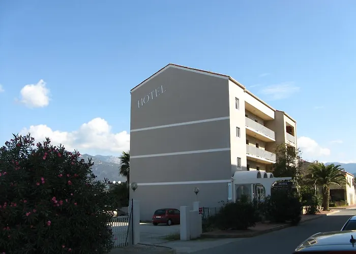 Hôtel Beach Hotel 2*